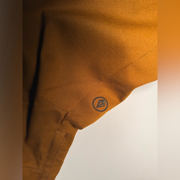 Women’s Volcom snowboarding pants, just purchased & they are too big. - Picture 2 of 5